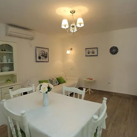 Ali - Modern Appartement Supetar