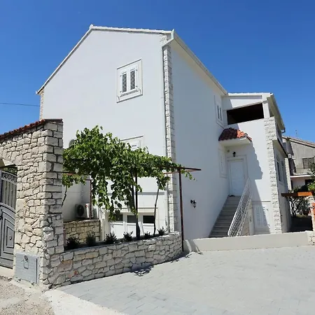 Ali - Modern Appartement Supetar